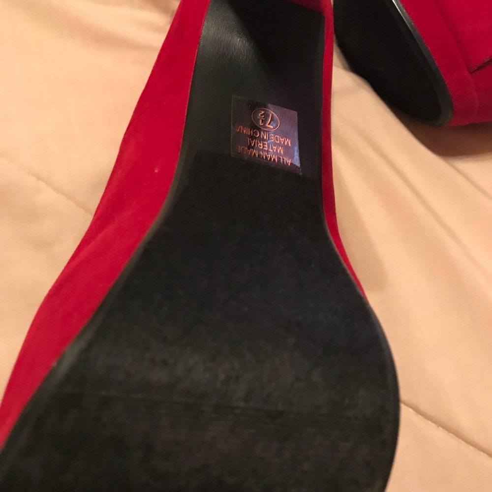 Pretty RED pumps
